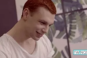 मसाज रूम में माइकल गुलाबी बाल वाले ट्विंक की गांड ड्रिल करता!