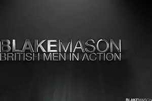 ब्लॉन्ड नॉटी ट्विंक ह्यूज कॉक पर राइड करता है