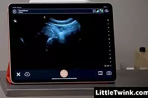 डॉक पेशेंट को वाइल्ड 3सम के लिए बेंड करता है! 😜