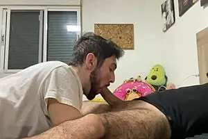 अरे, मैंने अपने स्ट्रेट दोस्त को बुलाया कि वो मुझे चूसे और उसके मुंह में खत्म करे