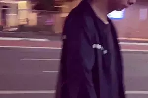 नोविन्हो डोटाडो मोन्स्टर लंड से बस स्टॉप पर हार्ड स्लैम पब्लिक आउटडोर में!