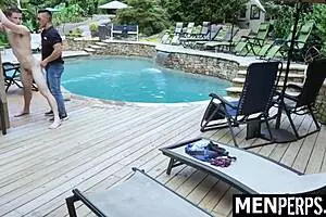 स्ट्रेट बॉय गे ऑफिसर की डीप कैविटी सर्च में सबमिट करता है गैरेज में!