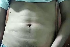 यंग लातीनी गाय लंड निकालकर रिच सोलो मस्तर्बेशन करता है