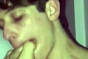 पतले लड़कों की कपल वाइल्ड फेटिश कंपाइलेशन में जोर से बांग कर रही है