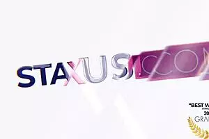 स्टैक्सस हॉट बाइसाइक्लिस्ट इमरजेंसी स्टॉप पर ब्लो जॉब के लिए रेसिस्ट नहीं कर सकते!