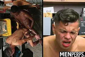 लड़का सेल्स फ्लोर पर संदिग्ध कार्यों के लिए रोका गया!