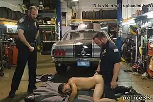 गॉथिक ट्विंक टीन 18+ पुलिस से टॉयज़ के साथ बेंग्ड होते हैं