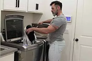 फैमिलीट्विंक - स्टेपडैड कॉन्फ्रंट्स स्टेपसन ऑन जर्किंग ऑफ विथ बेयरबैक पनिशमेंट