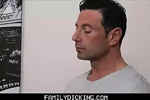 एथलेटिक ट्विंक स्टेपसन स्टेपडैडी के लिए कैश कमाता है, देखना चाहते हो? 💰