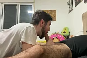 अरे, मैंने अपने स्ट्रेट दोस्त को बुलाया कि वो मुझे चूसे और उसके मुंह में खत्म करे