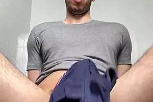 अपनी गांड से खेलता हूं जब तक फाउंटेन की तरह बर्स्ट न हो जाए