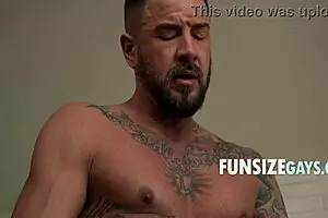 अरे, सांता का लिल हेल्पर पेटाइट 18+ ट्विंक ऐस से पाउंडेड हो जाता है?