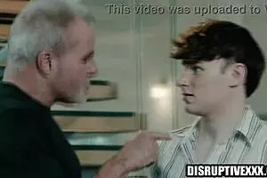 बेजिम्मेदार स्टीपसन रफ डिसिप्लिन चाहता है।