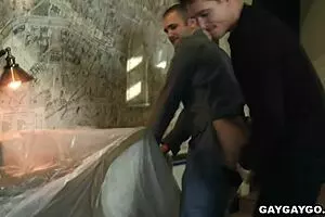 Ryan kaam karte hue, interracial jock action mein cock play ubhar kar aata hai.