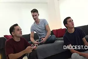 स्टीपडैड्स मिलकर अपने स्टीपसन्स को जोर से फक करते हैं