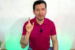 American mature man obsessed with his 24-year-old Spanish lover for raw sex.