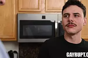 कॉट इन द ऐक्ट, ऐशर और कोल्बी शेयर करते हैं अनएक्सपेक्टेड इंटिमेट मोमेंट।