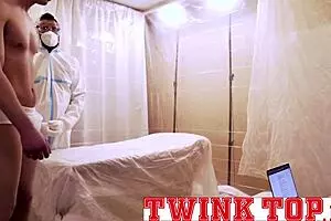 हॉट टीन 18+ डॉल्फ डिट्रिच के मसल अस को स्लैम करता है