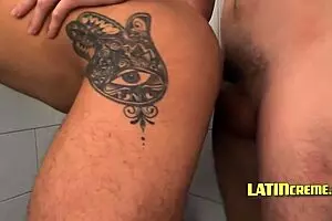 यो, इस गंद को क्रैश पैड के पेमेंट के तौर पर लो!