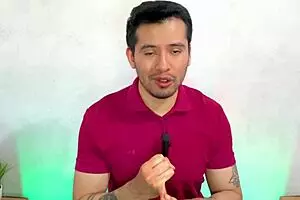 American mature man obsessed with his 24-year-old Spanish lover for raw sex.