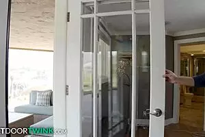 नेक्स्टडोरट्विंक - 18+ युवा वॉकिंग सर्विस ऑफर कर रहा है कुछ अनएक्सपेक्टेड रफ एक्सट्रास के साथ.