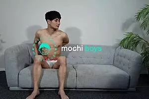 अरे, मैं और सेक्सी जापानी ट्विंक्स सुपरहीरो कॉस्ट्यूम में बदलकर मजा करते हैं