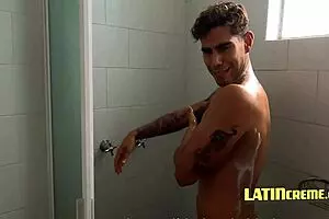 यो, इस गंद को क्रैश पैड के पेमेंट के तौर पर लो!