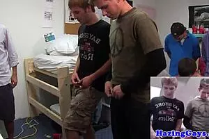 मैं ट्विंक्स के साथ ग्रुप बटफकिंग में इतना डूबा हूँ... डार्म लाइफ वाइल्ड है, जानते हो!