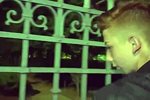 नोविन्हो डोटाडो मोन्स्टर लंड से बस स्टॉप पर हार्ड स्लैम पब्लिक आउटडोर में!