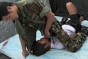 हेय, एशियन ट्विंक्स हैंस और जेक बेयरबैक रिमिंग के साथ देखना चाहते?