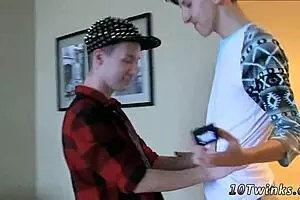 यंग 18+ बॉयज़ डाइव करते हैं बेयरबैक गे सेक्स में इमो टीन 18+ कम शॉट्स पीओवी में