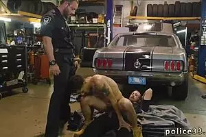 गॉथिक ट्विंक टीन 18+ पुलिस से टॉयज़ के साथ बेंग्ड होते हैं