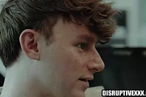 बेजिम्मेदार स्टीपसन रफ डिसिप्लिन चाहता है।