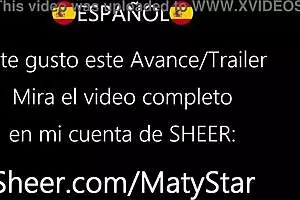 अरे, देखो मुझे, एक शरारती गोरी, जो बड़े टॉय के साथ पागल हो रही है