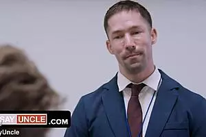 सेक्सरेंस पैरोडी ट्रेलर: फ्रीयूज ट्विंक एट वर्क