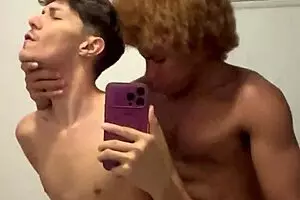 गाय डोमिनेट: रामन गरम ट्विंक को होटल स्टेयर्स और रूम में डोमिनेट करता है