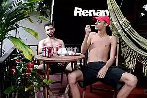 नोविन्होस के बीच पुटारिया वाइल्ड हो जाती है 😜