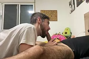 अरे, मैंने अपने स्ट्रेट दोस्त को बुलाया कि वो मुझे चूसे और उसके मुंह में खत्म करे