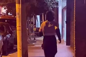 नोविन्हो डोटाडो मोन्स्टर लंड से बस स्टॉप पर हार्ड स्लैम पब्लिक आउटडोर में!