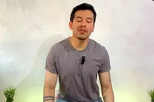 जवान मिलिटरी ट्विंक बेयरबैक सेक्स में पेनेट्रेट करते हैं—ट्विंक एक्शन का सेक्सी रिलेटो!