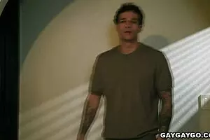 Ryan kaam karte hue, interracial jock action mein cock play ubhar kar aata hai.