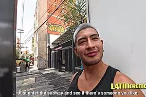 वाह, क्यूट लातीनी ट्विंक Alam Herrera सबवे में Vic Gioz द्वारा फुसलाया गया!