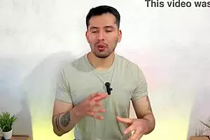 बैरिस्टा बॉस नए कैफे एम्प्लॉयी को फोर्स करता है उसके ह्यूज कॉक को सक्शन करने के लिए स्टोरेज में