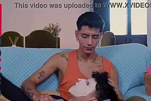 बॉयफ्रेंड के साथ स्किनकेयर सेशन हॉट फकिंग में बदलता है