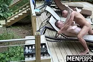 स्ट्रेट बॉय गे ऑफिसर की डीप कैविटी सर्च में सबमिट करता है गैरेज में!