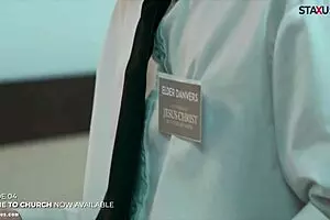 बॉयफ्रेंड के साथ स्किनकेयर सेशन हॉट फकिंग में बदलता है