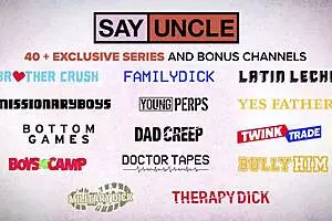 हंग स्टेपडैडी ट्विंक स्टेपसन को मसिव क्रिसमस एनल गिफ्ट से सरप्राइज करता है