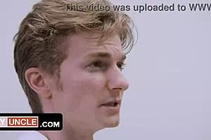 दोस्त, इस सेवरेंस पैरोडी को चेक करो फ्रीयूज ट्विंक सेक्स के साथ वर्क पर!