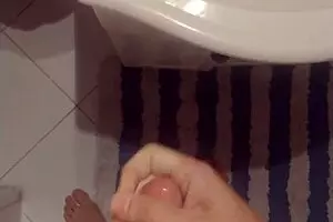 अमेचर ट्विंक मस्तर्बेशन और मिरर के सामने कमशॉट