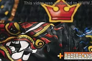 गे यूएफसी चैंपियन गिलॉम वेन बनाम मैनेजर बस्तियन करीम की लड़ाई।